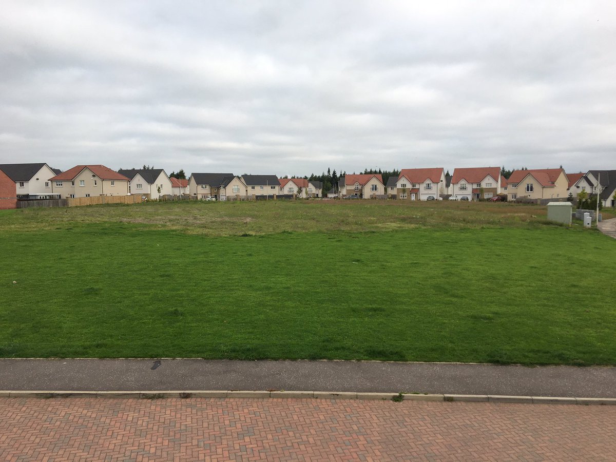 mikeyr1980's tweet photo. Another day, week, month, year passes and the weeds coming in real nice at what should be the play park and landscaping done by @CALAHOMES Top work 👍🏻👏🏻 https://t.co/evWTku9n1R