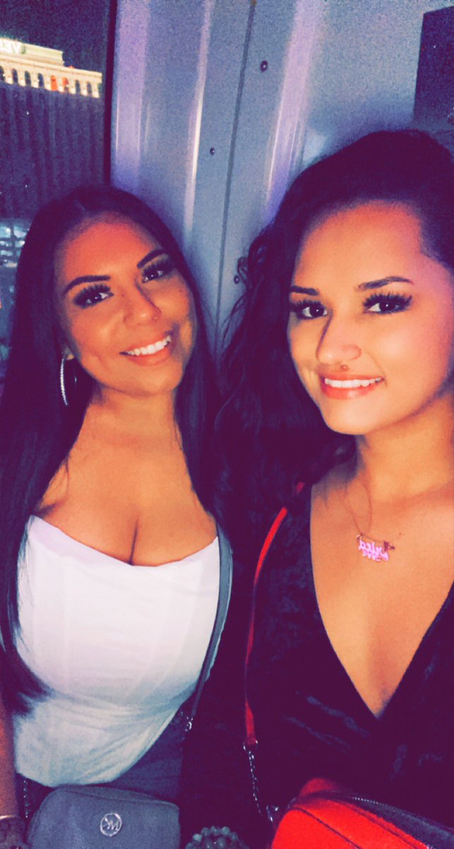 amanda_leee's tweet photo. Vegas with the girl of my dreams😍👑 https://t.co/BKvIEdbquW