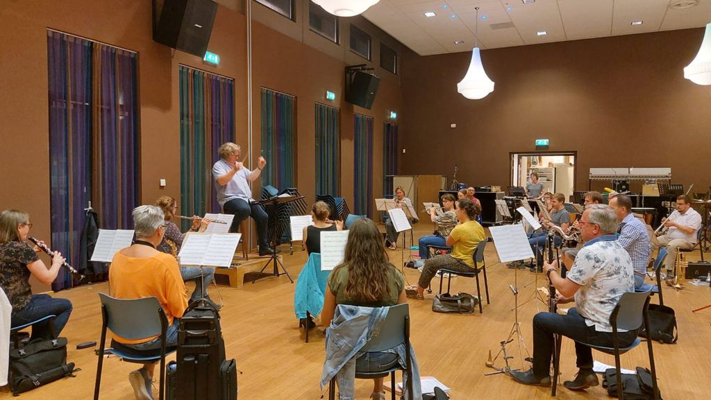 Deze week zijn de repetities weer hervat na de zomerstop. Iedereen had weer zin om vol nieuwe energie samen muziek te maken!
