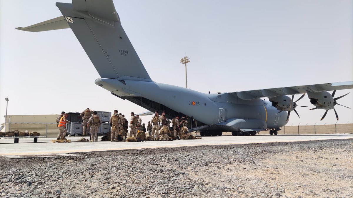 Defensagob's tweet photo. Concluye la misión en Kabul de evacuación de personas de Afganistán. Nuestros militares ya están en Dubái. Y muy pronto en casa. ¡Misión cumplida! ¡Gracias por el gran trabajo realizado! No lo olvidaremos👏👏 https://t.co/iS010Xx6Rw