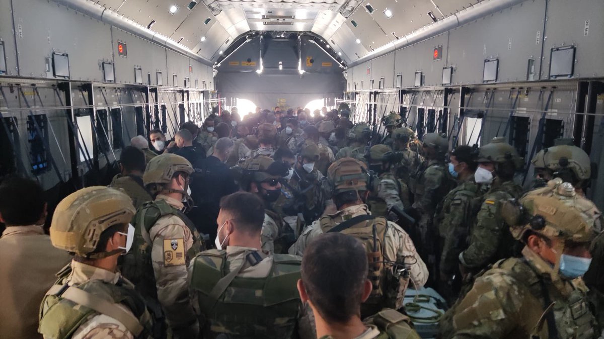 Defensagob's tweet photo. Concluye la misión en Kabul de evacuación de personas de Afganistán. Nuestros militares ya están en Dubái. Y muy pronto en casa. ¡Misión cumplida! ¡Gracias por el gran trabajo realizado! No lo olvidaremos👏👏 https://t.co/iS010Xx6Rw