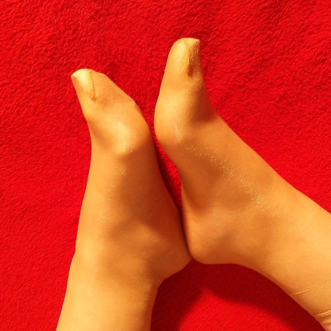 Ich w&uuml;nsche allen einen sonnigen Tag. Endlich Freitag...💞👣 Wish all a sunny day. Yeah it's friday...<a href="/tag/picoftheday"class="tags"><span>#picoftheday</span></a><a href="/tag/toe"class="tags"><span>#toe</span></a><a href="/tag/fuss"class="tags"><span>#fuss</span></a><a href="/tag/fetishphotography"class="tags"><span>#fetishphotography</span></a><a href="/tag/nylonfeet"class="tags"><span>#nylonfeet</span></a>