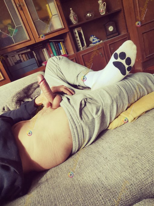 2 pic. Horny weekend guys ?
Special thanks to @Johun98313848 and @Kispaul3 for the socks ? i love it