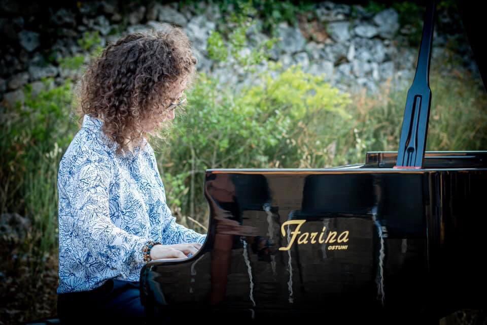 Wanna play “L’isola che non c’era”?

All my scores available on ▶️ bit.ly/DM_SheetMusic

__________

#classicalmusic #classicalpiano #classicalpianist #classicalcomposer #filmcomposer #filmmusic #filmscore #filmscores #pianomusic #piano #pianist #pianolover #pianolovers
