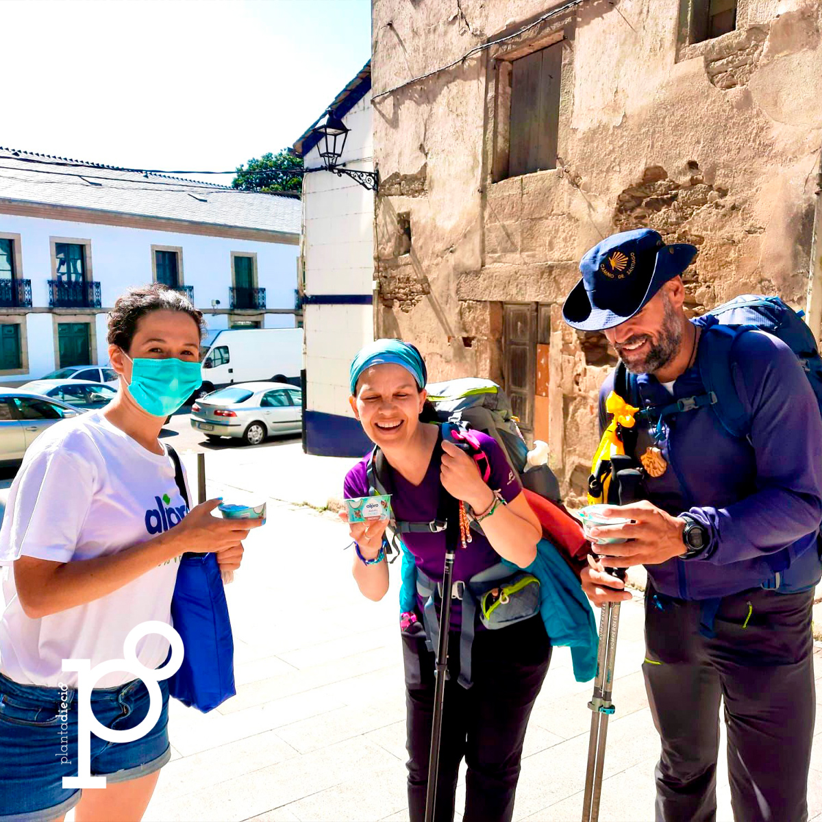 ¿Dónde has viajado este mes?, en Planta18 nos fuimos con Alpro  acompañando a los peregrinos del Camino de Santiago con una acción de muestra de productos durante el recorrido. Nos encargamos de elegir los albergues, el concepto creativo y gestionar la logística para el reparto.