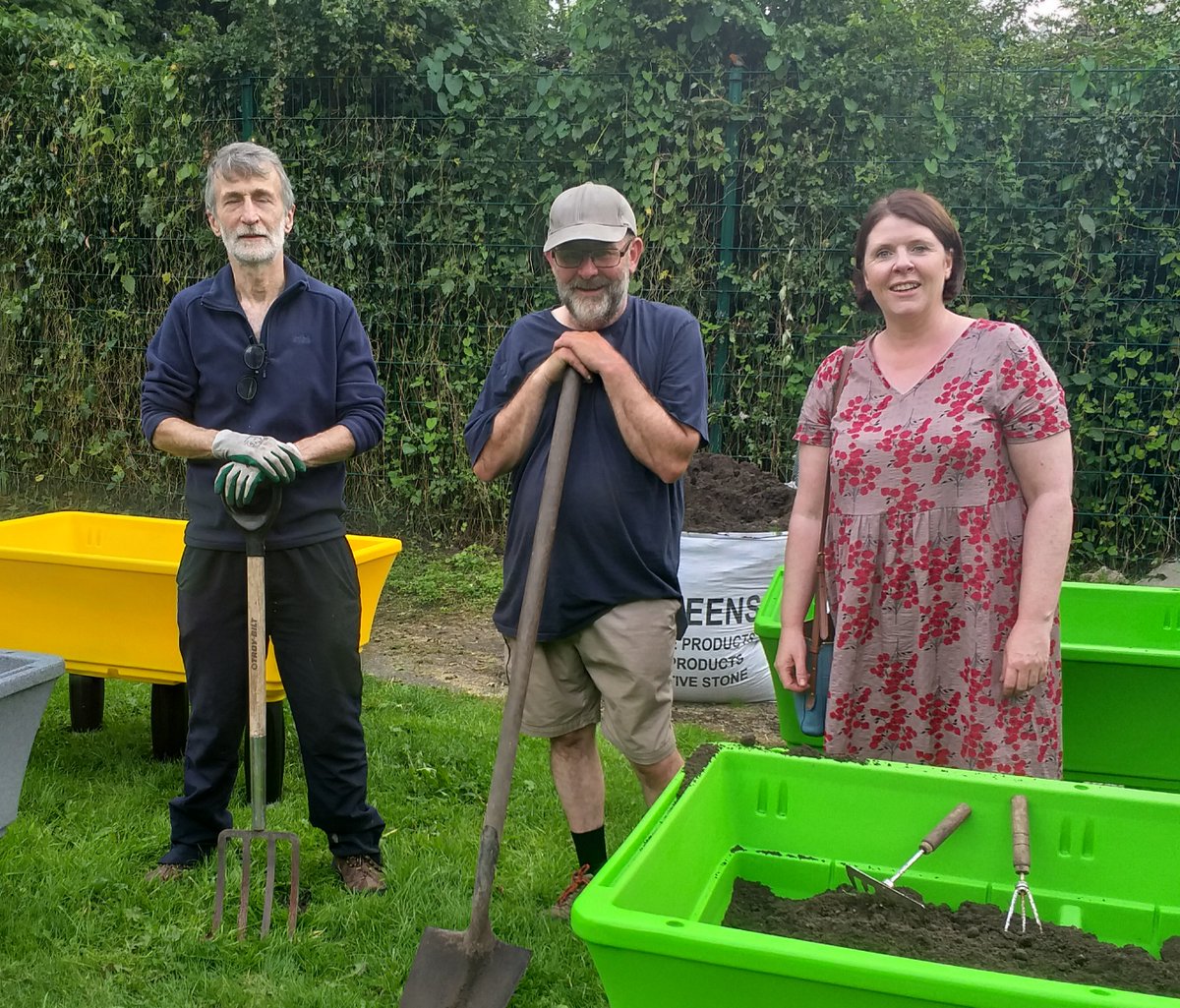 Greening the Grid project. In Canon Breen Park, Clare St. today filling the solar allotments with @communitypower_ @seanohartigan @sineadhrgn 

We’ll be looking for volunteers to get involved  #citizeninnovation #positiveenergychampions #limerick