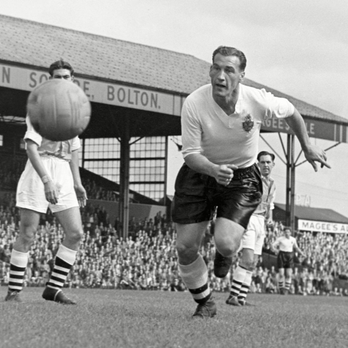 OfficialBWFC's tweet photo. 💙 Today would've been Nat Lofthouse's 96th birthday.
The greatest player to ever wear the badge.
#BWFC 🐘🏰 https://t.co/UP3qWjFt1c