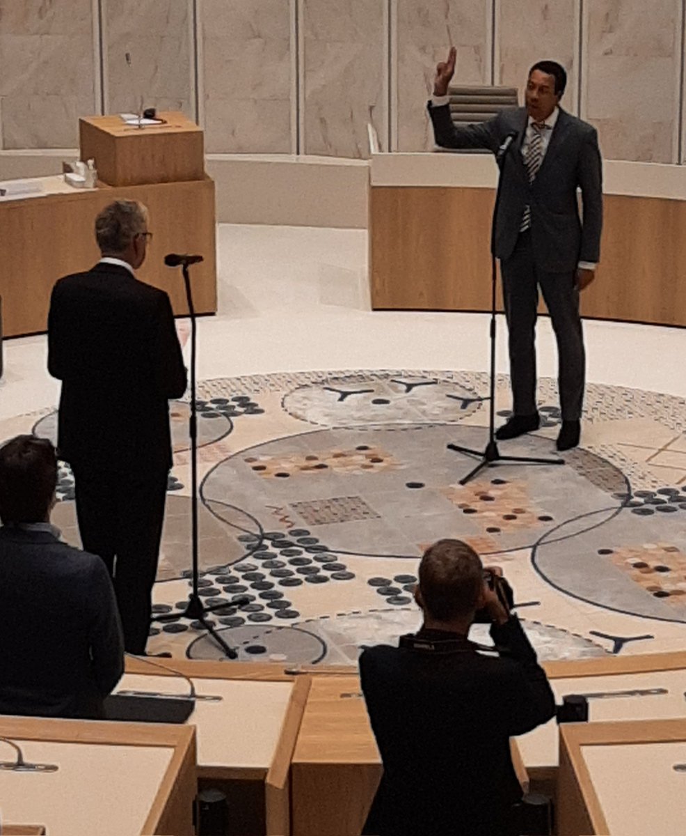 Gisterenavond door <a href="/cdkflevoland/">Commissaris van de Koning in Flevoland</a> herbenoemd. Voor mij een voorrecht om samen met inwoners, ondernemers, college en raad verder te werken aan een nog mooier Almere. Als burgemeester én burgervader blijf ik mij met hart en ziel en met veel energie inzetten voor onze stad.