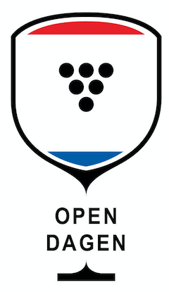 September is de maand van de open dagen van Nederlandse wijngaarden. Dit jaar zijn minimaal 37 wijngaarden - in vrijwel alle provincies van Nederland - die deelnemen op 4, 18/19 en 25/26 september. Kijk voor een overzicht welke wijngaard wanneer

wijnweekendjeweg.nl/nieuws/open-da…
