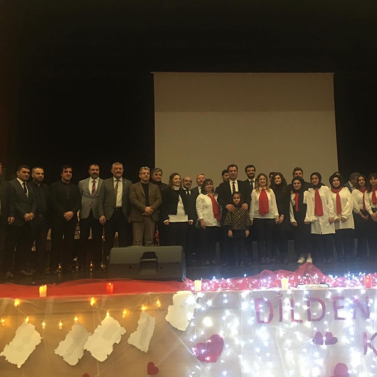SerpilDAL19's tweet photo. Öğretmenlik meslek, yöneticilik görevdir. Yönetici olduğu halde öğretmen olarak kalabilmek ise özel bir yetenektir. Sivas böyle bir idareci gördü işte���Yolunuz açık, yarınlarınız aydınlık olsun…
Teşekkürler Sayın Müdürüm, sağ olun, var olun…
#ebubekirsıddıksavaşçı https://t.co/8Trou6Em7C