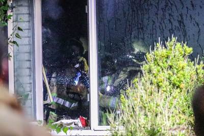 Vrouw op straat doordat felle keukenbrand haar huis in Veenendaal onbewoonbaar maakt