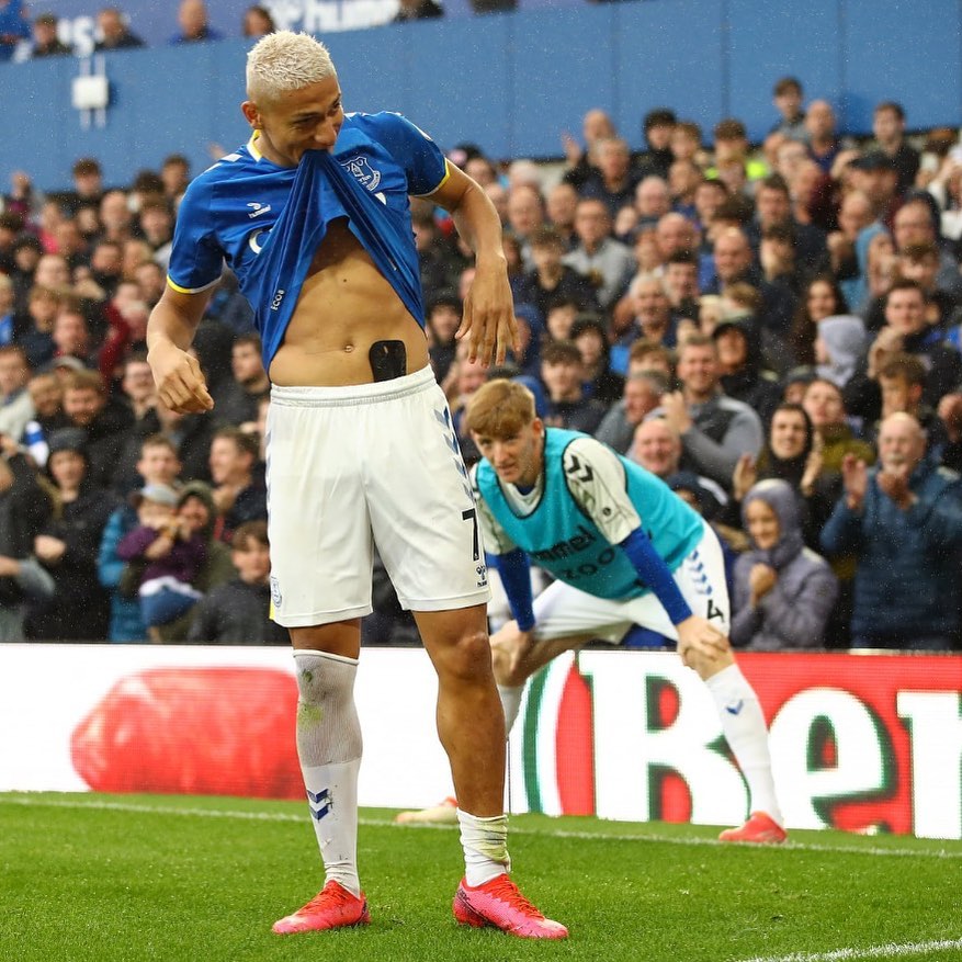 pap_real's tweet image. Richarlison’s representatives are currently in Paris negotiating a move to PSG. Everton are aware of the talks and the deal is set to pick up pace once Mbappé&apos;s move to Real Madrid is confirmed. #TransferTips