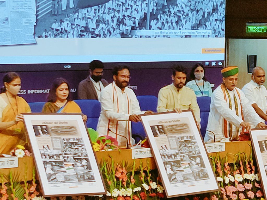 iis_now's tweet image. Attended the virtual launch of two exhibitions – 'Making of the Constitution' and 'Chitranjali @ 75'. Sh. @ianuragthakur Ji clearly stated that each section of the society should give their best to uphold the constitutional values.
#AmritMahotsav
#IconicWeek
#IISTraining