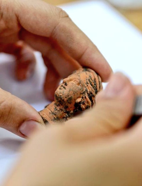 RomanMiddleEast's tweet image. Figurines of ancient fertility goddess Kybele found in #Turkey's ancient city of Pergamon. trtworld.com/life/figurines… #RomanMiddleEast #Archaeology #RomanArchaeology #Roman #Greek #FindsFriday