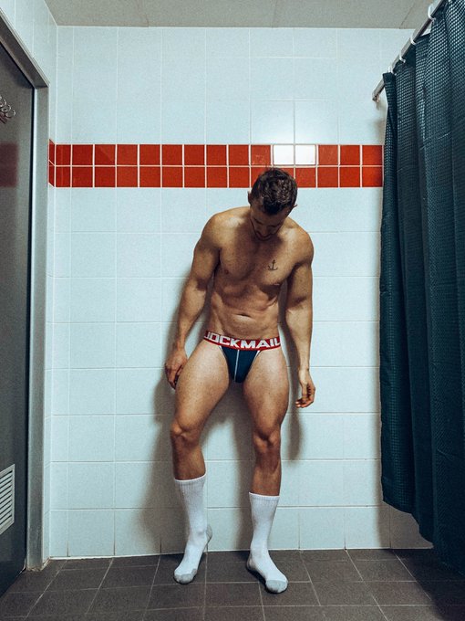 Thick thighs and thick… ?? Happy Friday https://t.co/gxq7oq9str