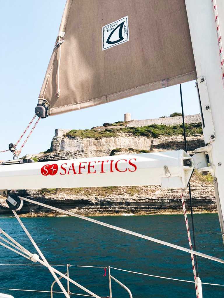 Safetics's tweet image. Port de Bonifacio 3ème round ⚓
.
Le port de Bonifacio est situé au centre de la Réserve Naturelle de Bouches de Bonifacio. Plus grande réserve naturelle de France métropolitaine, le site abrite 37% des espèces remarquables de Méditerranée 🐟