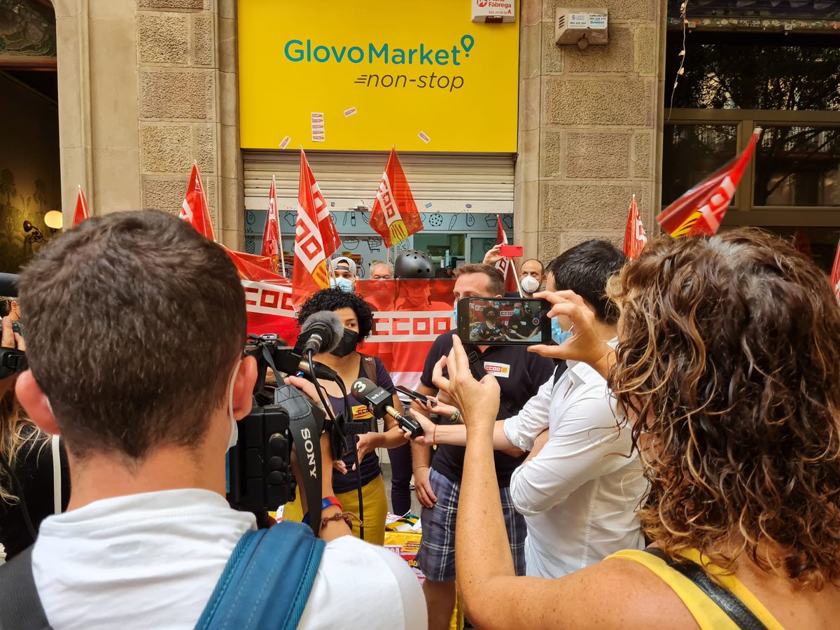 cjuarespalma's tweet photo. Amb els supers d Glovo paralitzats i seguimnt dl 100% dls riders assalariats,ds d @ccoocatalunya és un orgull comunicar q la 1a vaga formalmnt convocada al sector dl repartiment d plataforma està sent un èxit.Emplacem a @Glovo_es q se segui a negociar.Endavant, riders! #VagaGlovo https://t.co/SYJyLd54fL