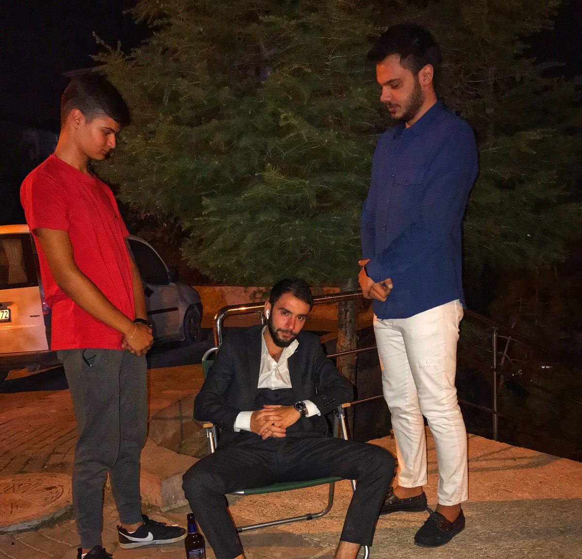 Galerimde niye böyle bir fotoğraf var aq