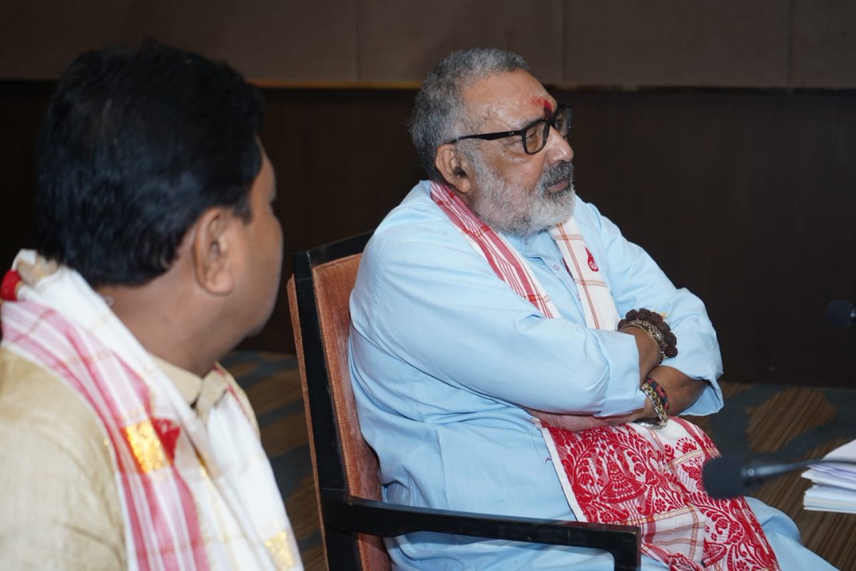 OfficeofRkd's tweet photo. আজি গুৱাহাটীত ভাৰত চৰকাৰৰ গ্ৰামোন্নয়ন আৰু পঞ্চায়তী ৰাজ বিভাগৰ মন্ত্ৰী শ্ৰী গিৰিৰাজ সিং ডাঙৰীয়াৰ সৈতে এখন পৰ্যালোচনা বৈঠকত মিলিত হয় ৰাজ্যৰ গ্ৰামোন্নয়ন আৰু পঞ্চায়ত বিভাগৰ মাননীয় মন্ত্ৰী ৰণজিৎ কুমাৰ দাস ডাঙৰীয়া। 

@RanjeetkrDass
@girirajsinghbjp https://t.co/0Jf79ggUly