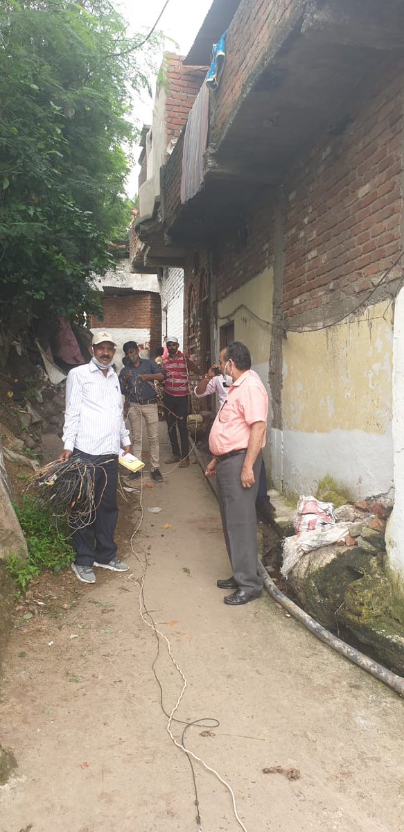 मुख्य अभियंता जबलपुर क्षेत्र के द्वारा आज जबलपुर पूर्व संभाग में बड़े बकायेदारों की लाइन कटवाई गई एवं विद्युत चोरी करने वालों के प्रकरण भी बनवाए गए
