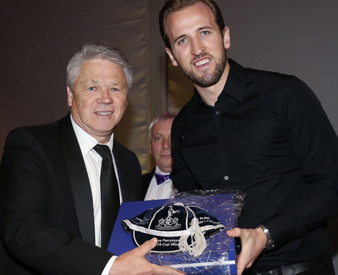 Steve6Perryman's tweet photo. I was delighted you were staying @HKane … and then I saw this stat… and now I’m not so sure! 😂 thank goodness they didn’t put ‘Goals Scored’ next to the appearances! #COYS @SpursOfficial https://t.co/kw6I6Qr5rh