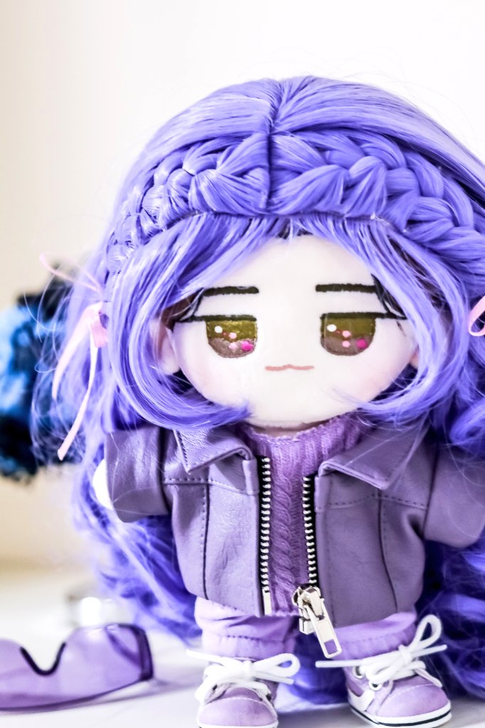 🆕️ 보라가발
🆕️ 안경
🆕️ 자켓
🆕️ 드레스
🆕️ 마네킹

보라색에 진심 
예쁜 드레스도 왔는데 안 보라라 거부 🚫

나름 20용 가발 좀 사 본 거 같은데 
이렇게 아예 땋여서 모양 잡혀있는 가발은 처음 봄 👀  
(모르고 사서 당황한 건 함정)
그리고 갈무리가 되지 않는 뒷머리 🤦‍♀️