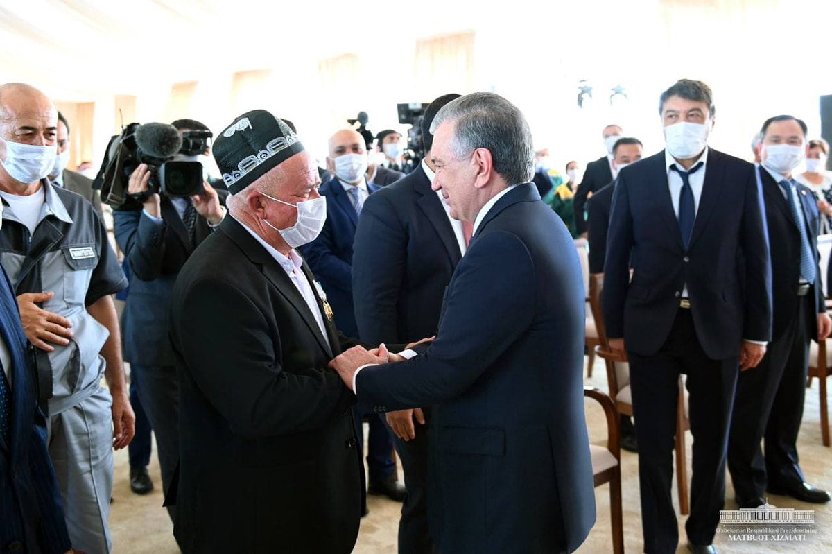 president_uz's tweet photo. The President started his trip to the Navoiy Region from the Karmana District, where he took part in the launch ceremony of the country’s first solar photovoltaic plant with a capacity of 100 MW.
#Mirziyoyev #RegionsDevelopment #PowerEngineering #PhotovoltaicStation https://t.co/HY0FHV07hG