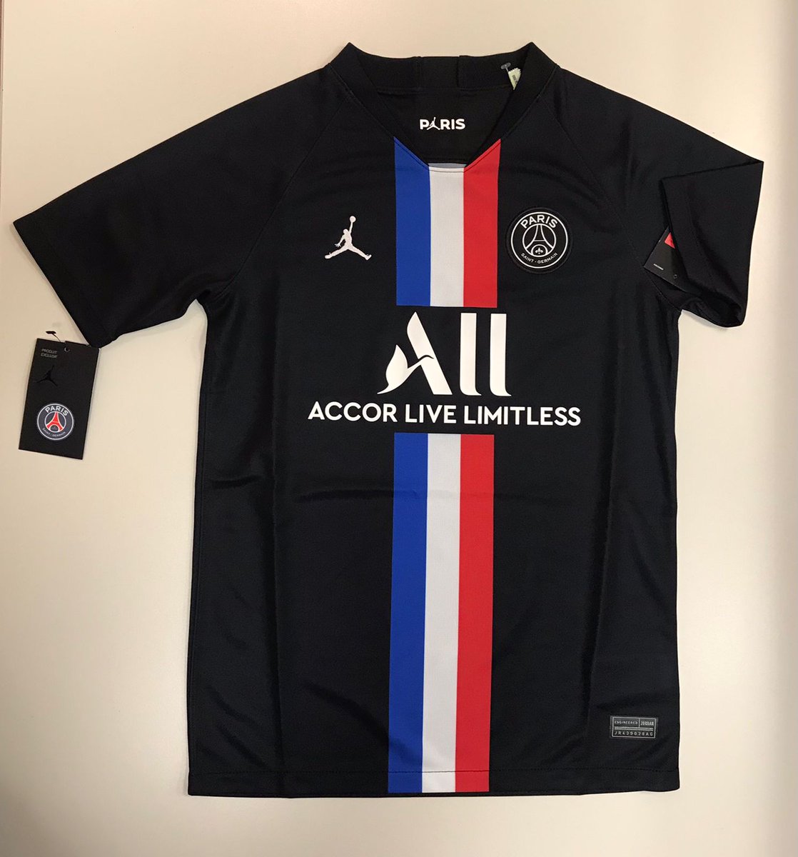 nachobulian's tweet photo. HOY EN #ElClubDelMoro @la100fm TE PODÉS GANAR LA CAMISETA TITULAR DEL PSG!! TALLE NIÑO 
▪︎Gentileza de @sevensportok
▪︎Participás hasta las 10 con el hashtag #ElClubDelMoro 
• dale RT 
• atentos a las redes de 
@SANTIAGODELMORO
• Fiscaliza @pablobenvenutti https://t.co/KujFIscobm
