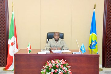 Ikiriho's tweet photo. 🗣️❓Le @BurundiGov exige une note détaillée expliquant le processus de mutation du Fonds (#FPHU) vers la Banque (@bhb_burundi) et veut aussi s’assurer que les missions initiales du Fonds à savoir la promotion de l’habitat (urbain) restent les mêmes
#Burundi https://t.co/sVSgqBZwuJ