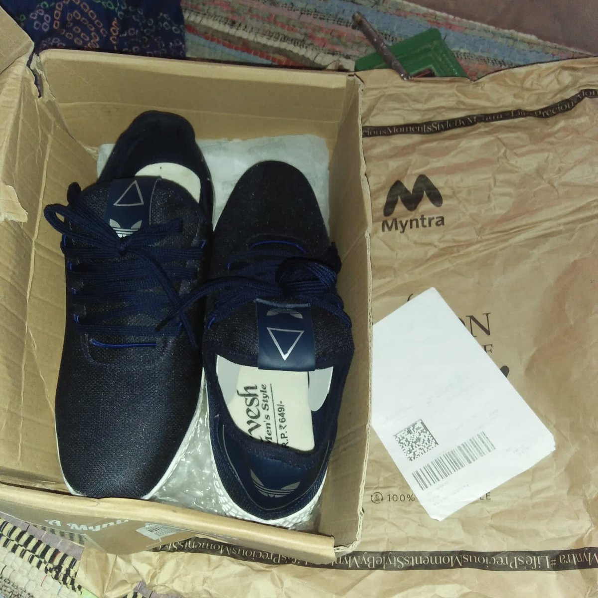 DukatVikas's tweet photo. @MyntraSupport 
Myntra is scam. I got defective product and not got refund yet . They are denying to process my defective product.
Order id 1180814 31446652386601 https://t.co/8e3rKsVQi4