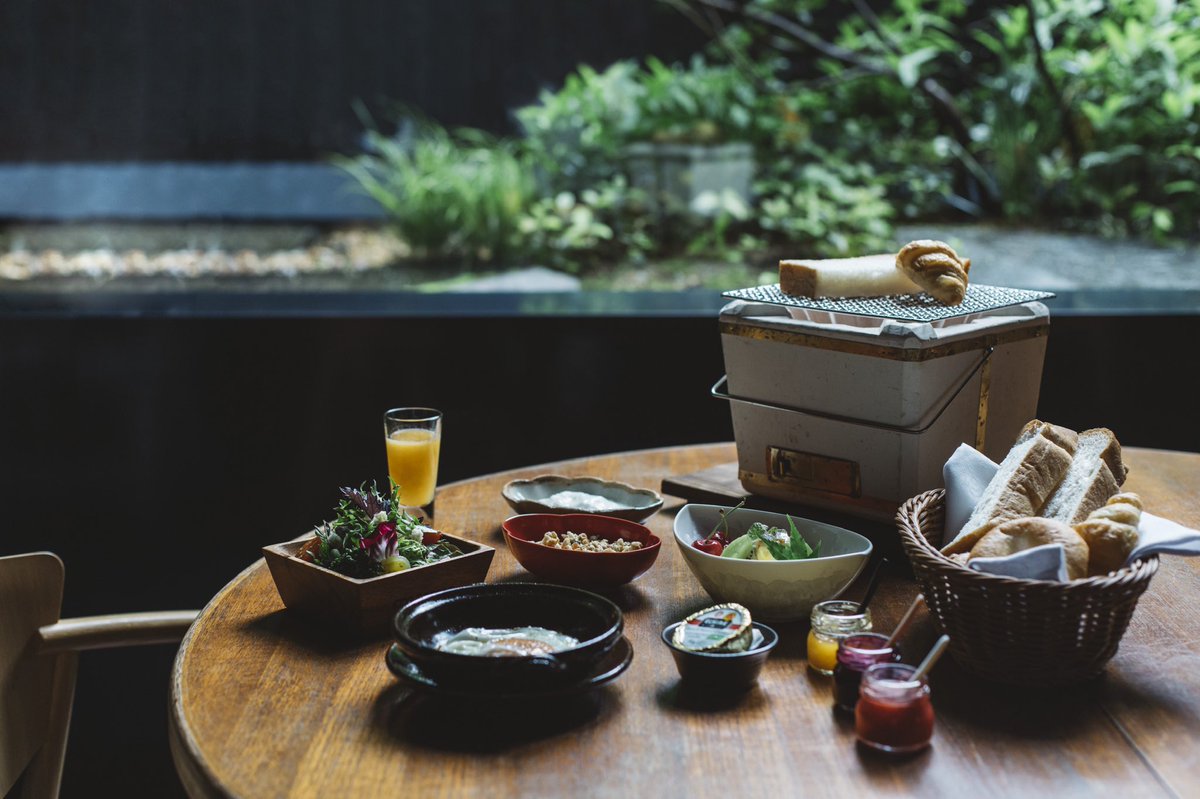 「そわか」に宿泊されるお客様には、和洋2種類の朝食をご用意いたします。

Two types of breakfast are available at SOWAKA: Japanese and Continental, both prepared with fresh Japanese dashi-soup.