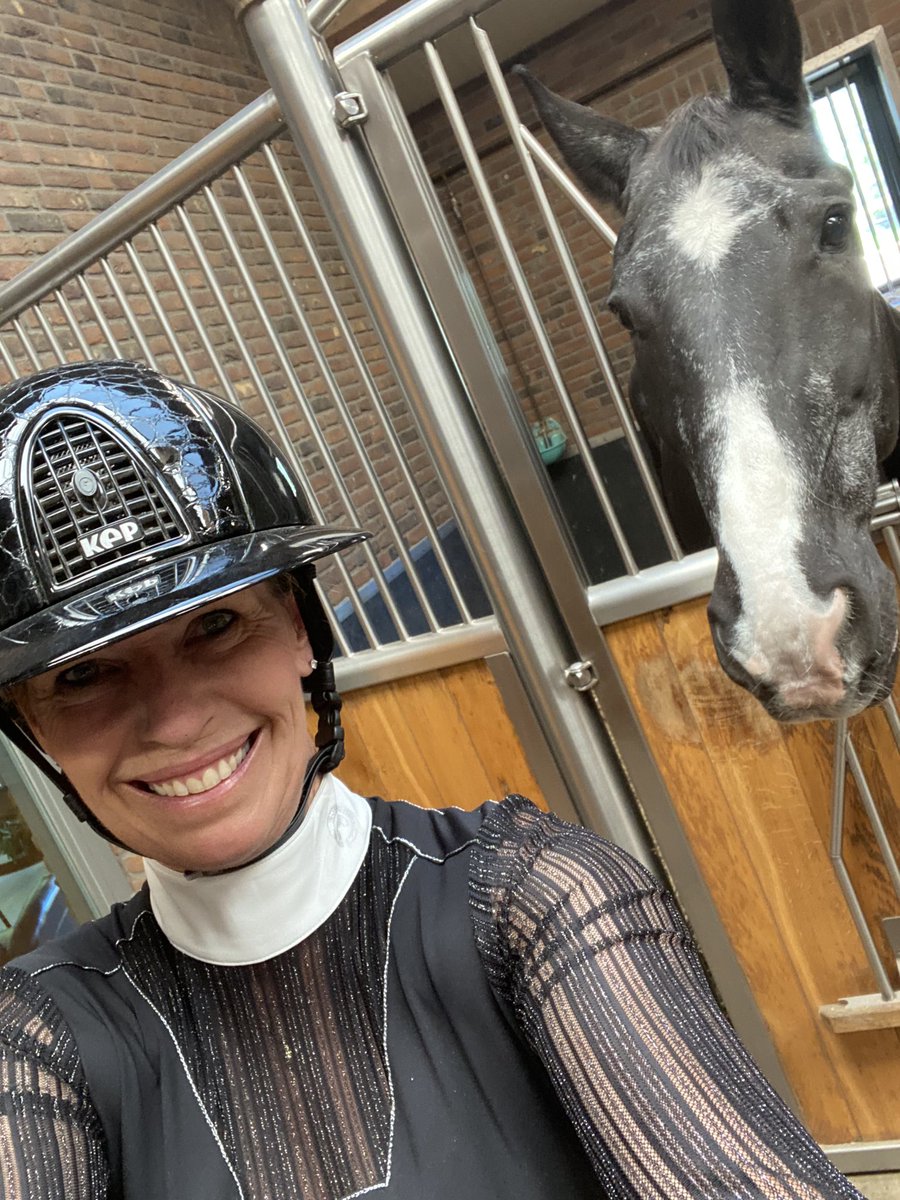 Goodmorning. Great new outfit. Salinero likes it😎