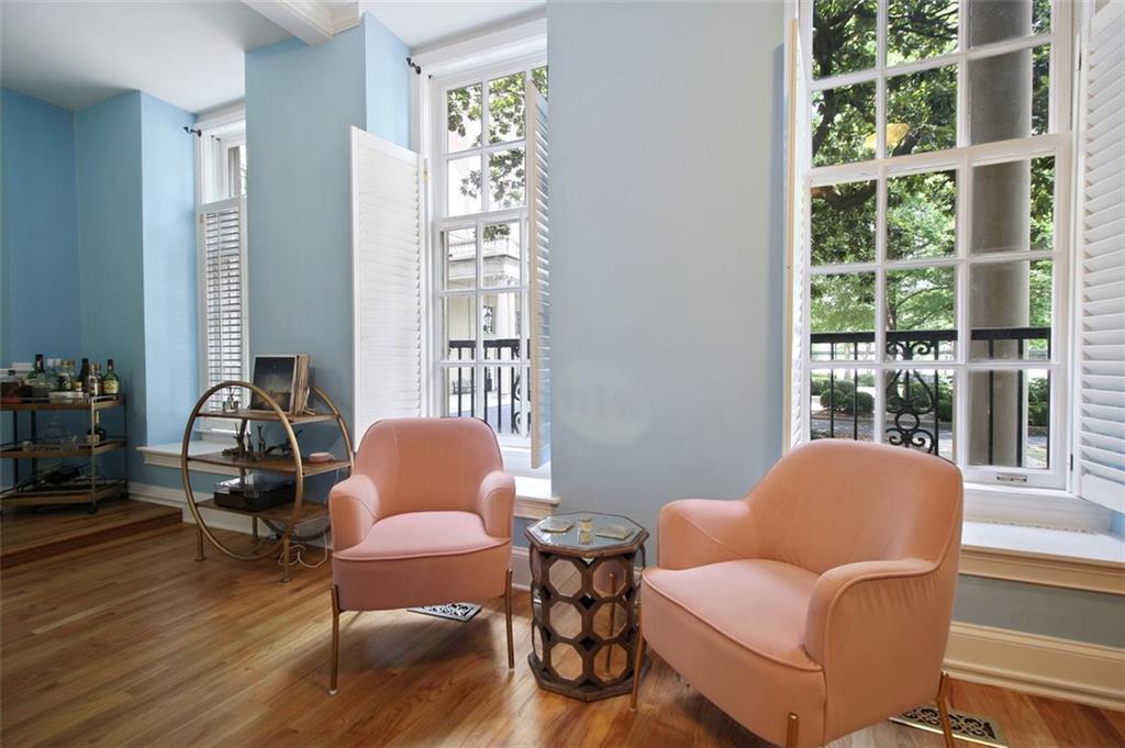 AtlRealtyDotCom's tweet photo. 🇱🇷Huge price improvement on this little slice of condo heaven in Midtown, Atlanta. 

https://t.co/Io3UhOA82v 

#ATLrealty #Atlanta #FeatureFriday #Condo #CondoLiving #AtlantaHomes #ATLhomes #HomeSweetHome #Condominium #InteriorDesign #Midtown #Condos #LoveWhereYouLive https://t.co/FIfLJFByfN