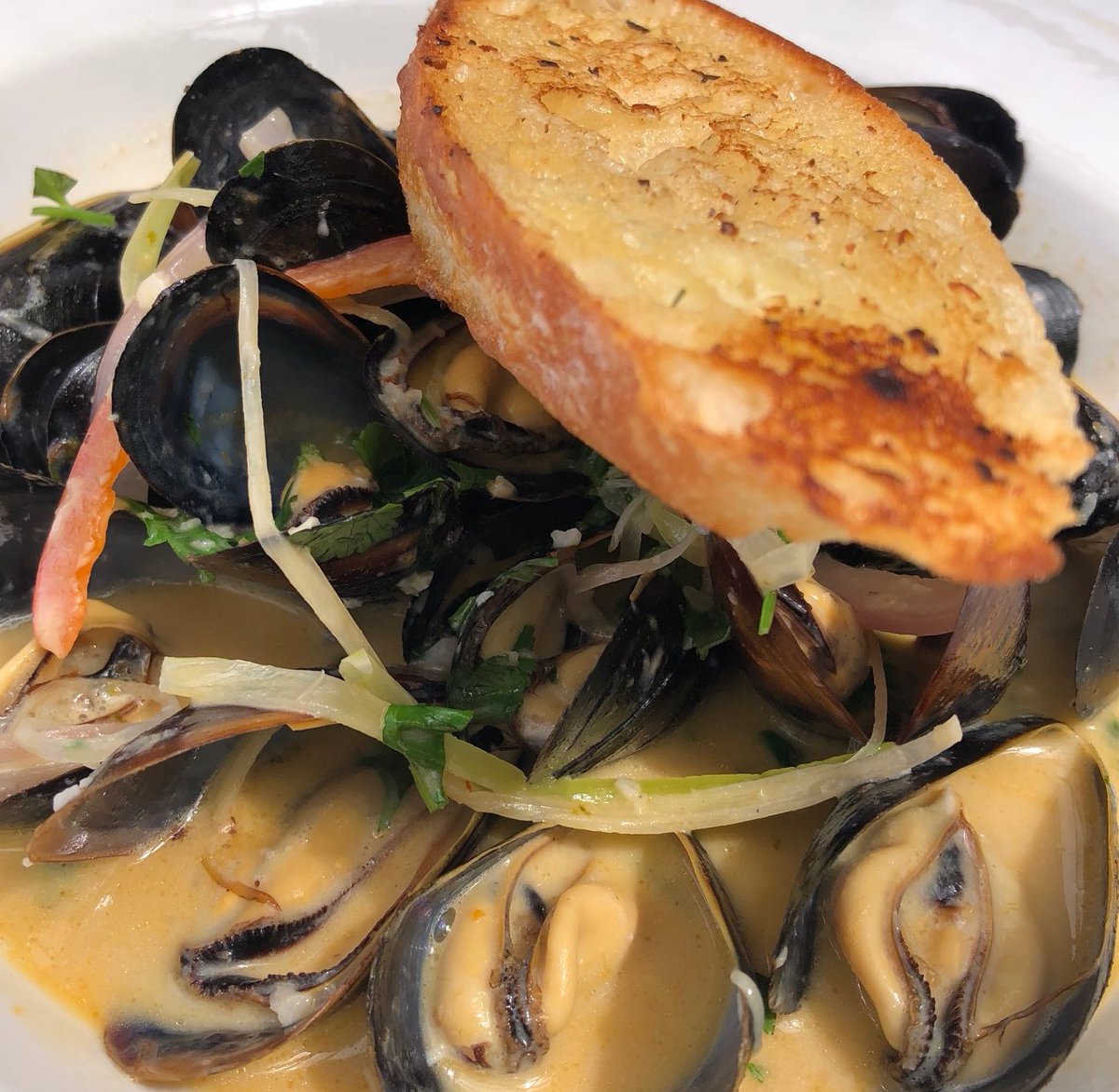 #peimussels#greatflavours #fresh #seafood #eastcoast #garlic #whitewine #gardenherbs #itgetsevenbetter #friendsandfamily night #girlsnightout #funforever #local