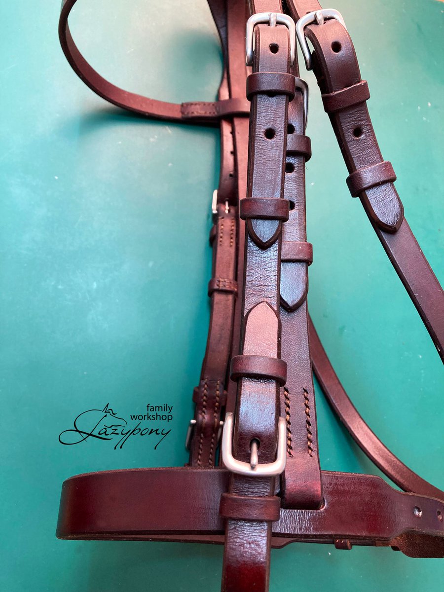 LazyponyES's tweet photo. Classical hunter bridle made from top-quality saddle leather by saddlery workshop Lazypony.
❤️ You can choose the color of leather, threads and hardware!
#lazyponyes #customleatherwork #hunterbridle https://t.co/yhPN94E3VZ https://t.co/mLu2XoRyqq