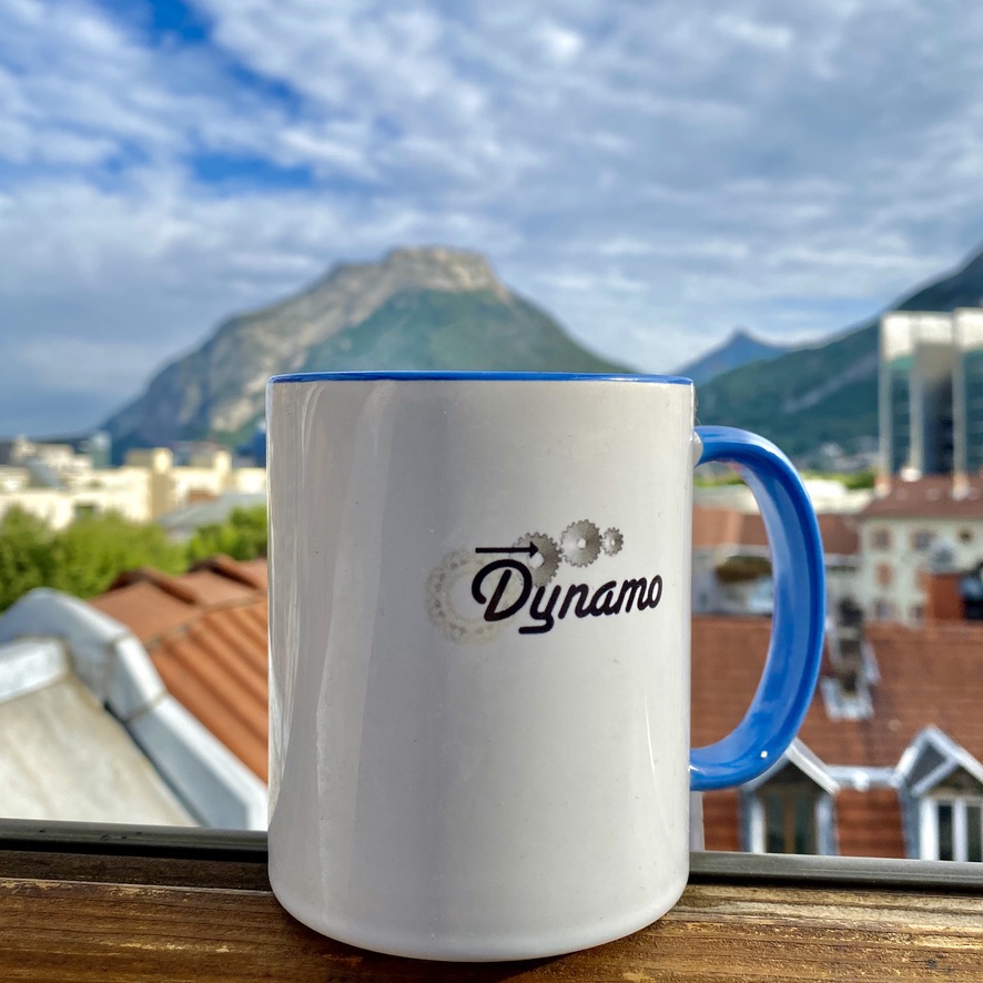 It's a real honour to see this work published back-to-back in <a href="/PLOSBiology/">PLOS Biology</a>  with <a href="/SteScaramuzza/">Stefano Scaramuzza</a> and <a href="/dynamo_cryoET/">Daniel Castaño Díez</a>'s efforts to make subtomogram averaging in Dynamo more accessible to newcomers - how about a ☕ in a dynamo mug to celebrate their work? 🎉
x.com/PLOSBiology/st…