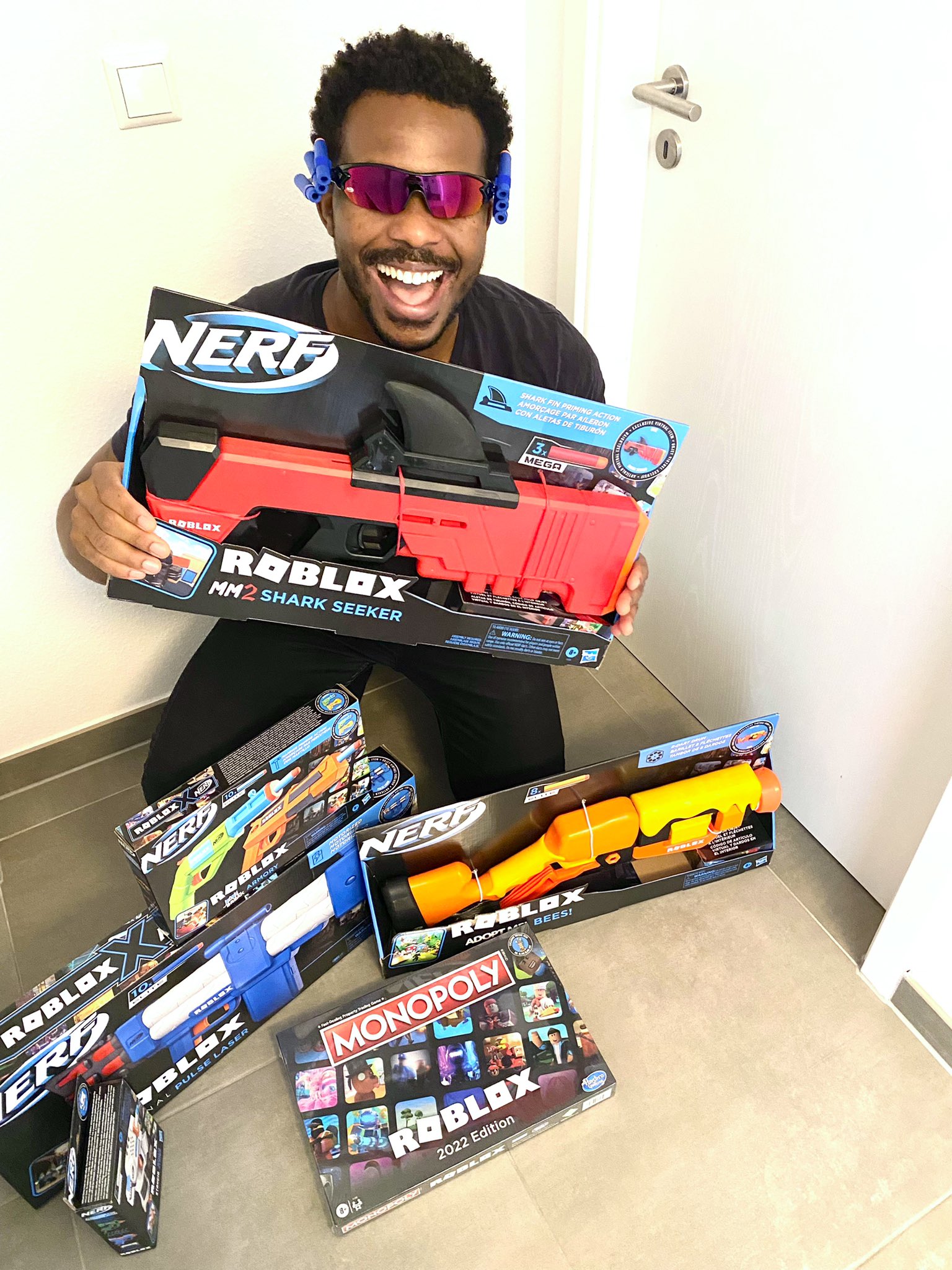 BigBStatz on X: Huge thanks to Nerf @Hasbro @Roblox for sending me these Roblox  Nerf Blasters! Some amazing Nerf weapons from some iconic games! Also each  Roblox Blaster has a redeem code