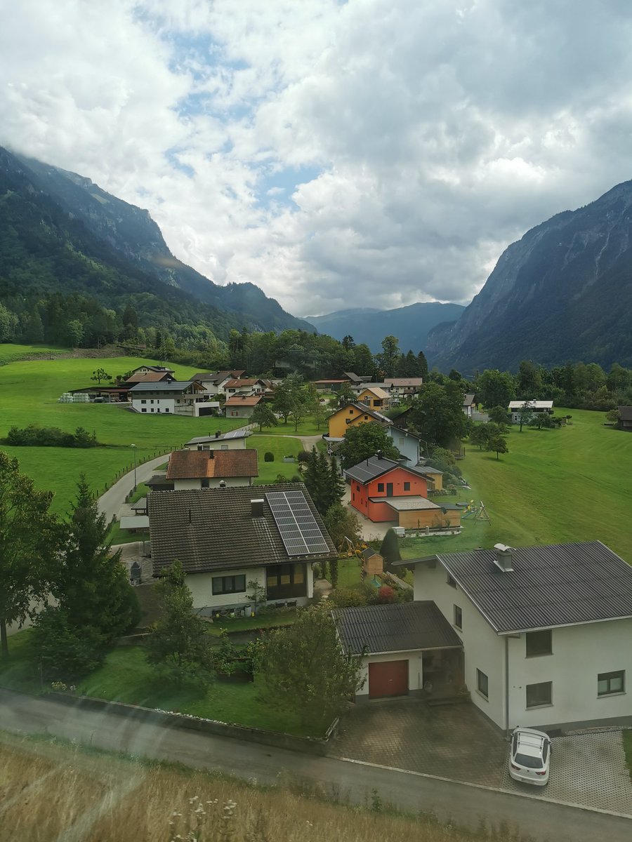 wellinhell's tweet photo. @alpen_sturm @unsereOEBB schöner Ausblick jedenfalls https://t.co/fZxOShFGyi