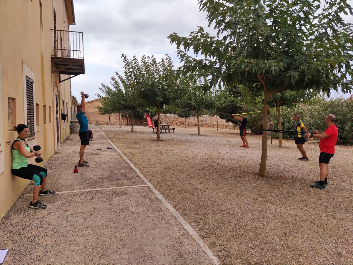 Jac_1986's tweet photo. No coneixia de primera mà l'organització/tasques d'@ibanat_IB fins aquests dies, on tenim la sort d'ajudar-los una mica a mantenir-se en forma. Tractant amb ells veus que tenim la sort de comptar amb un personal excel·lent i molt compromès amb el que pertoqui❗ tot un plaer😊 https://t.co/7D2A5TgKgq