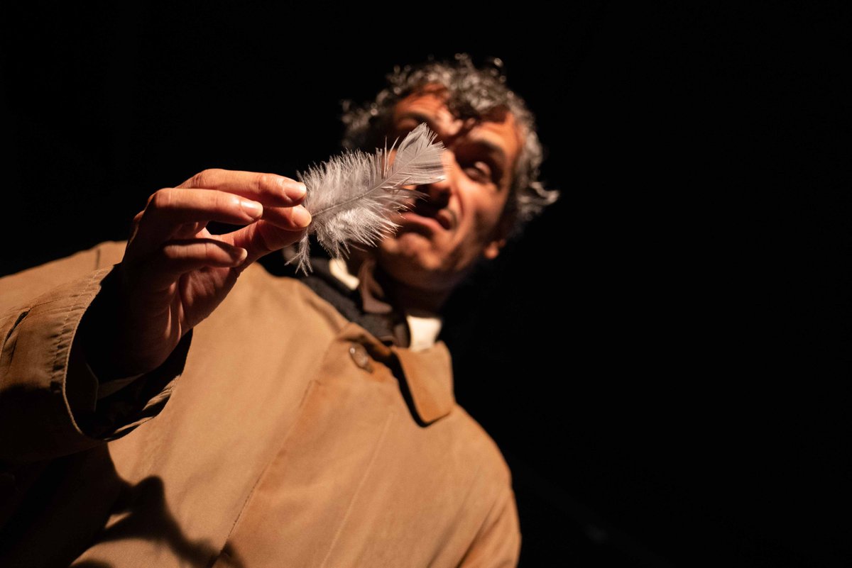 feriadeteatro's tweet photo. @CiaLaPeriferica estrenará en nuestra última jornada de la #24FT 'Solo queda caer', que ahonda en las "disputas ibéricas", donde quedan en evidencia los vicios de la envidia, la hipocresía, la traición, el servilismo y el desprecio por la cultura y el arte (IES Tierra, 19.30h) https://t.co/P28CZ9OJtt