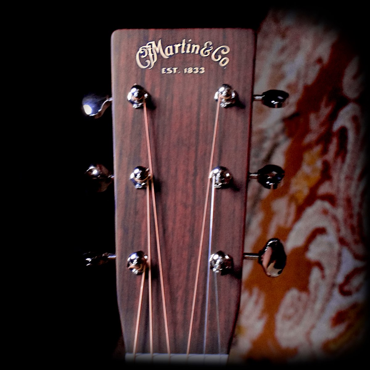 musicdistrib's tweet image. La @MartinGuitar  000-28 es una acústica ideal para grabaciones. Gracias a su formato, más compacto que el de una Dreadnought y con una longitud de escala reducida, es una guitarra muy cómoda

Destaca por un sonido muy equilibrado. Esta unidad está disponible en @Stringsfield