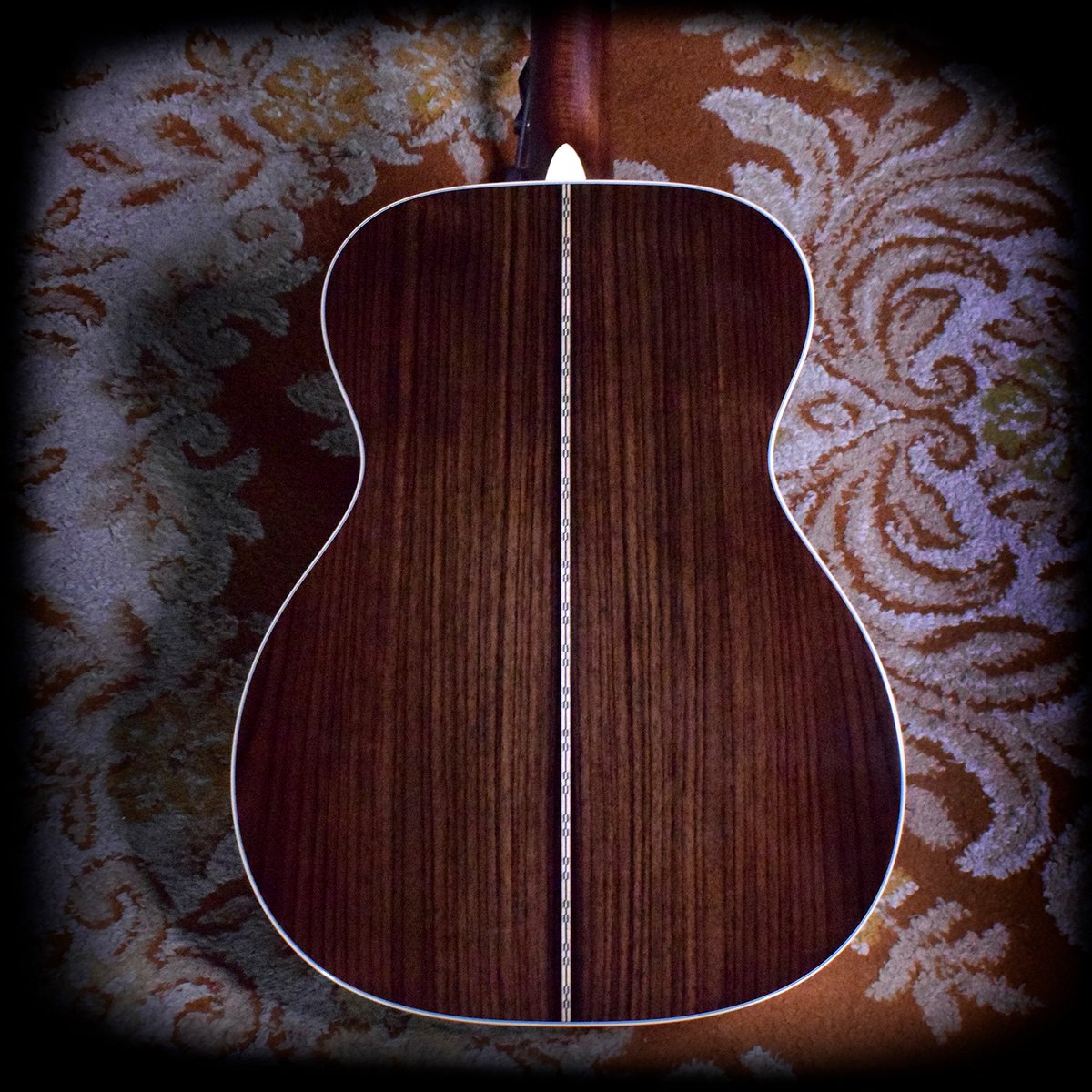 musicdistrib's tweet image. La @MartinGuitar  000-28 es una acústica ideal para grabaciones. Gracias a su formato, más compacto que el de una Dreadnought y con una longitud de escala reducida, es una guitarra muy cómoda

Destaca por un sonido muy equilibrado. Esta unidad está disponible en @Stringsfield