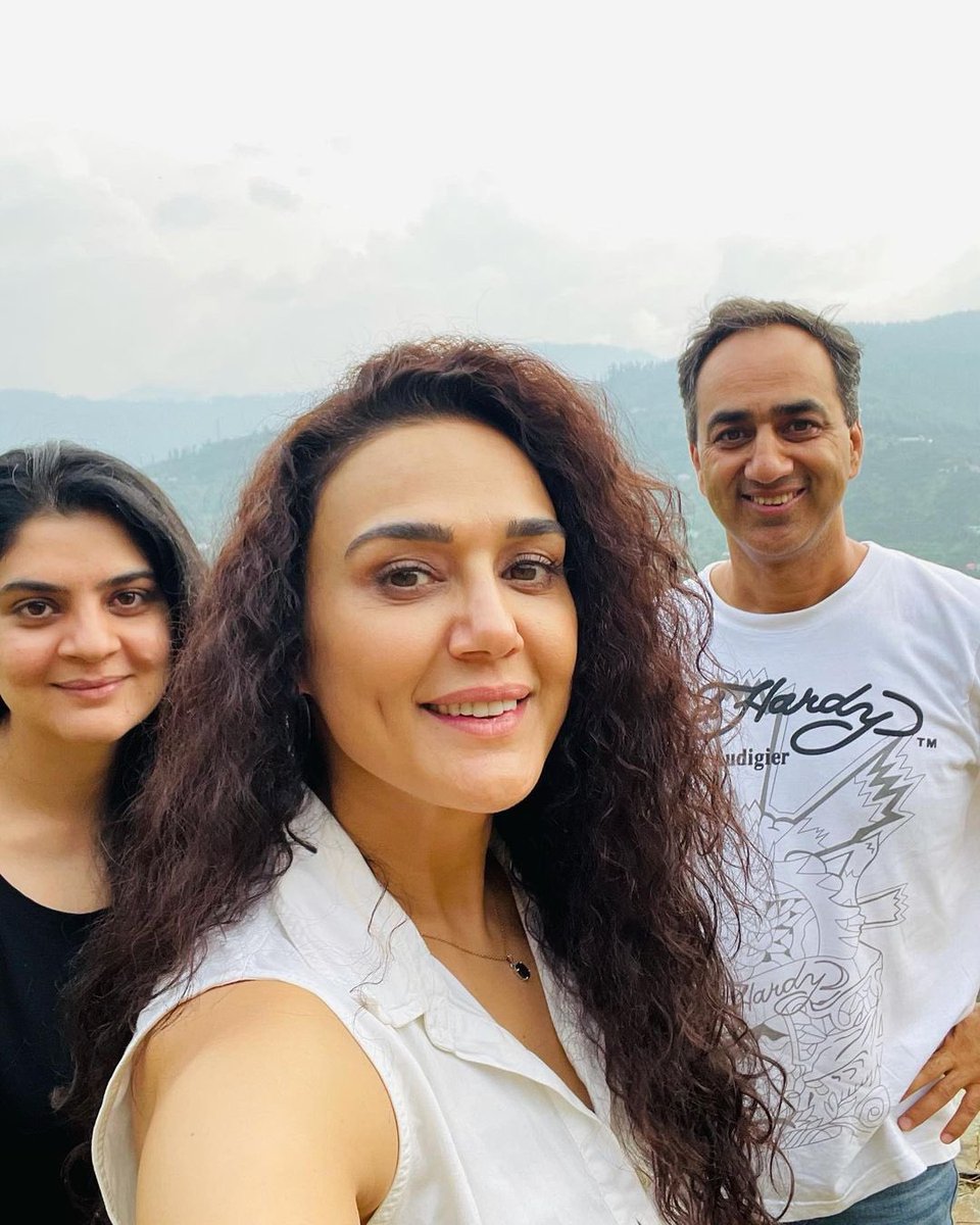 realpreityzinta's tweet image. Fam jam in the mountains ❤️ #pztravel  #family #mountainlife #ting