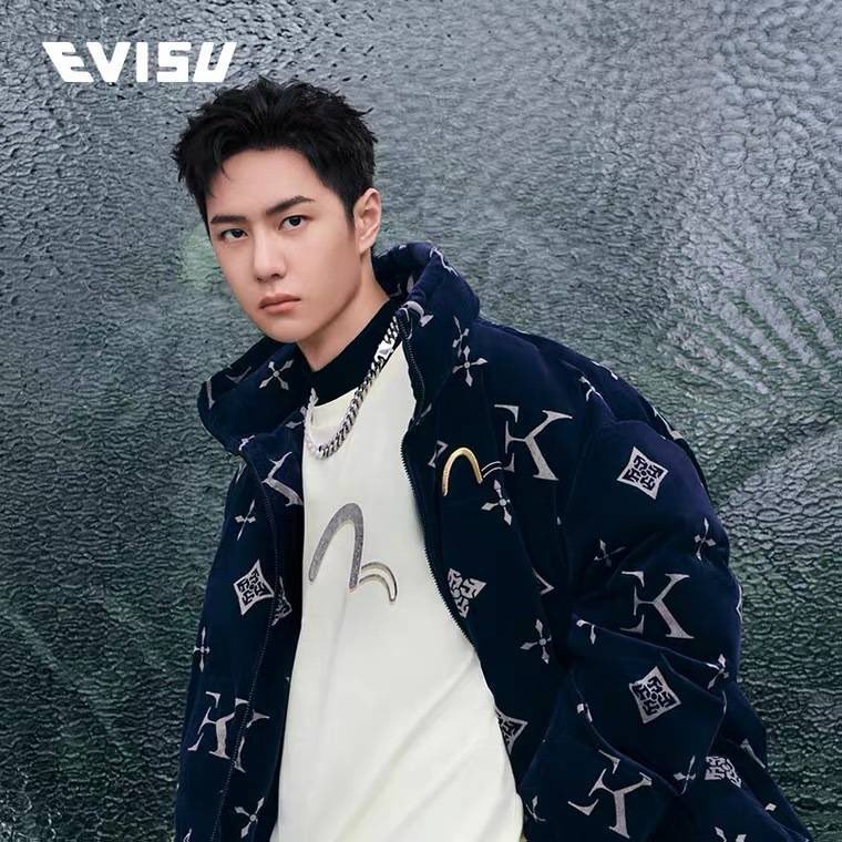 wxyzybxz's tweet photo. EVISU x Wang Yibo new pic 💚 https://t.co/GAuWuiwKby