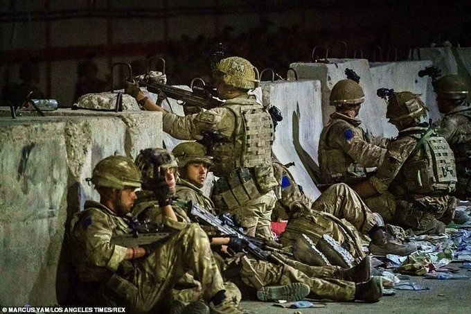 RT @WarrenPlatts: British soldiers outside the wire in Kabul last night, securing Baron hotel. https://t.co/k90uB1XJPy