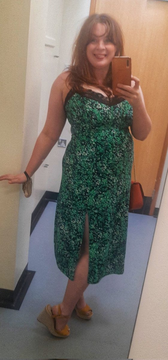 No where quite like the post grad toilets for getting glammed up for a post work wedding partay!