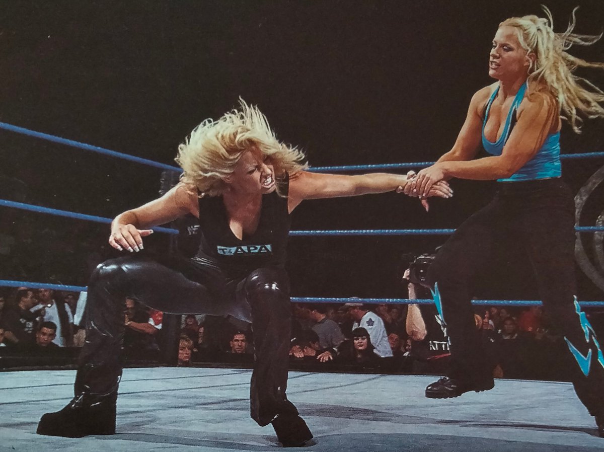 RT @WrestlingIsKing: Two future WWE Hall of Famers:Molly Holly vs Trish Stratus back in 2000 https://t.co/4FeJb3mpmA