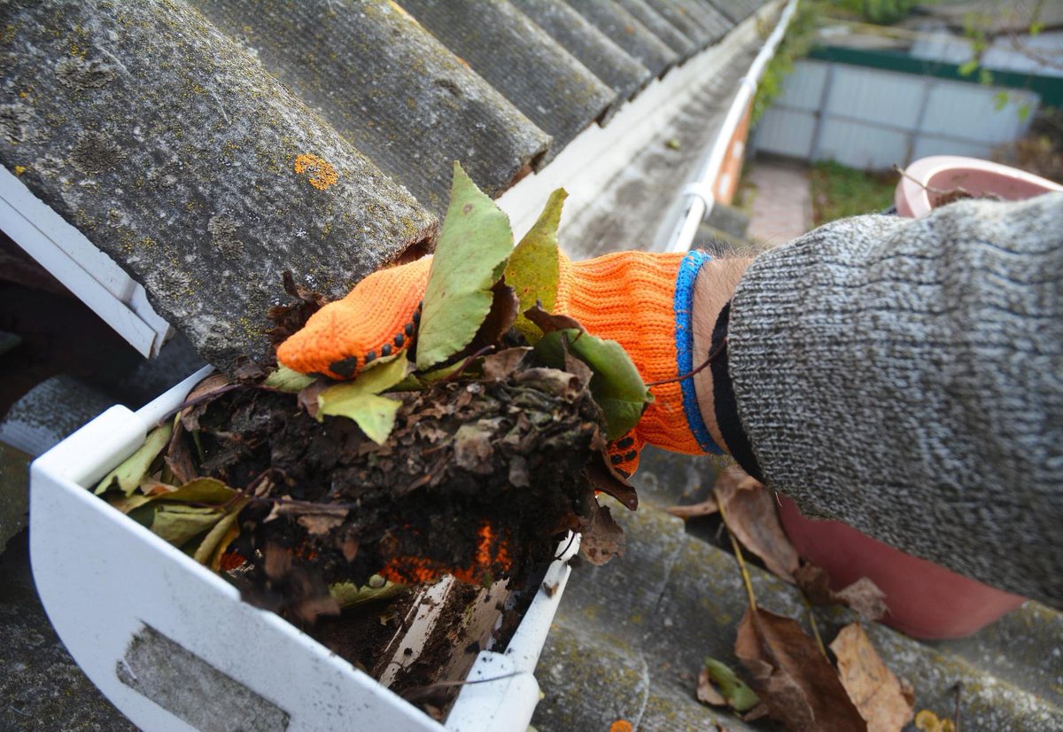 AnglinRepair's tweet image. This is your friendly reminder to clean your gutters! Clogged gutters can create foundation problems, so don&apos;t delay. #FridayTip #AnglinsFoundationRepair #AtlantaFoundationRepair #MasonryRepair