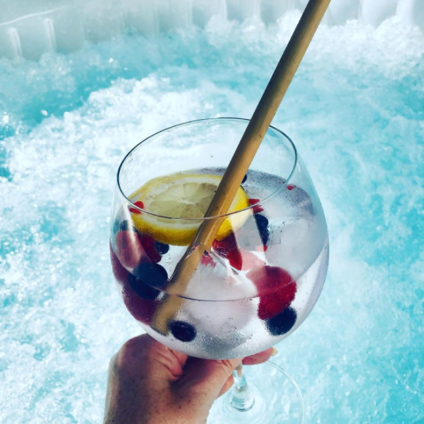 WaveSpas's tweet photo. Happy Friday everyone! Here's to a weekend spent sipping in your spa🍹🥂
#FridayFeeling #WeekendVibes #WaveSpa #HotTub https://t.co/SqZUzKrwOP