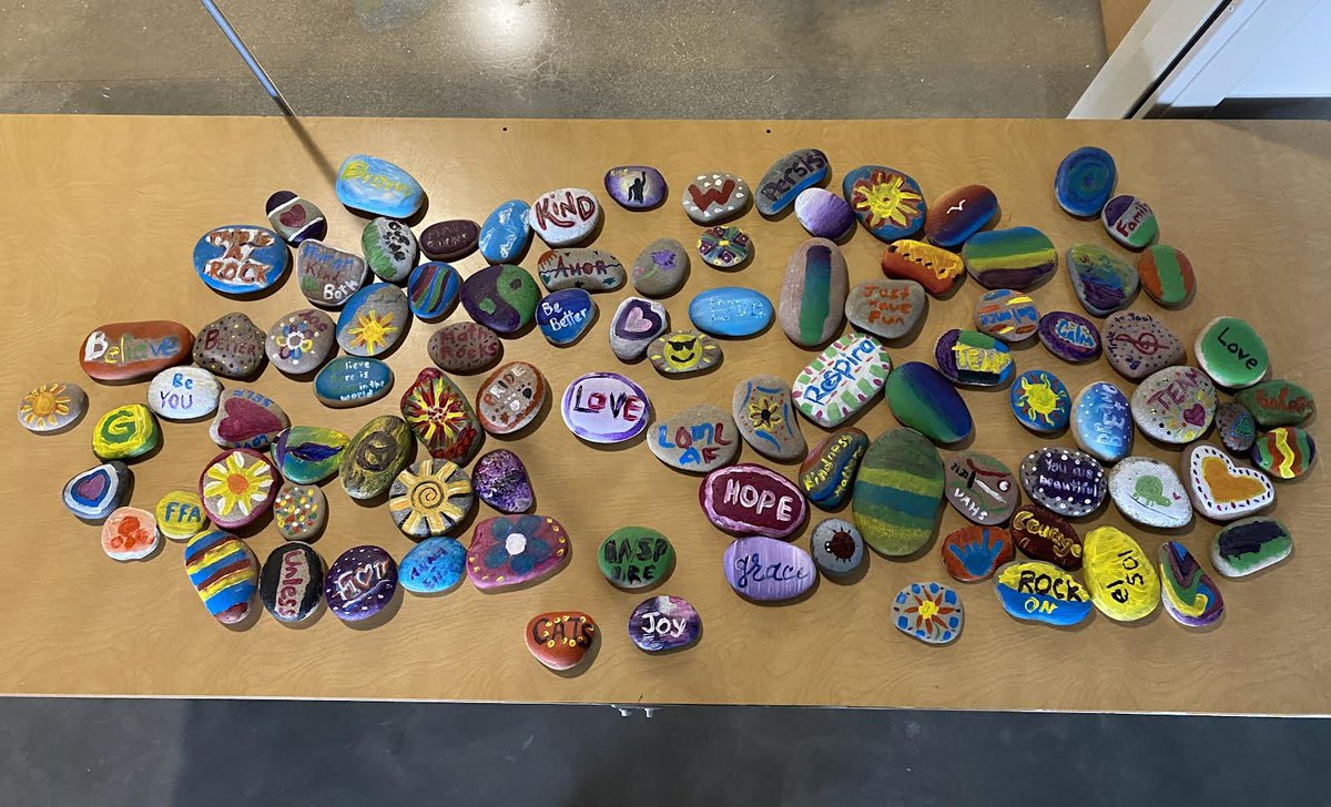 SutorTamara's tweet image. Team building through art #vasd #vahs #atimeforhealing